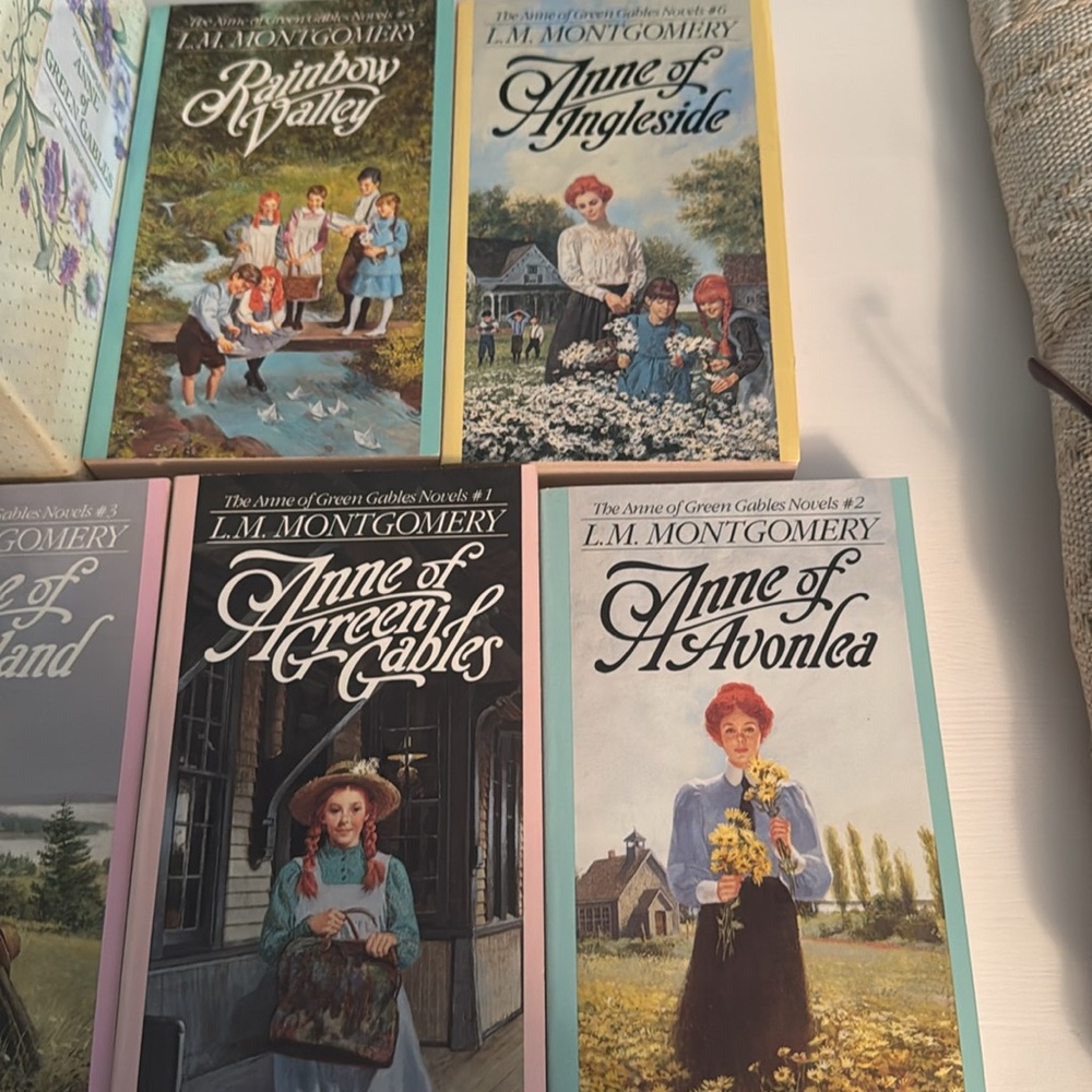 Anne of Green Gables Book Set of 8 - Picture 5 of 6
